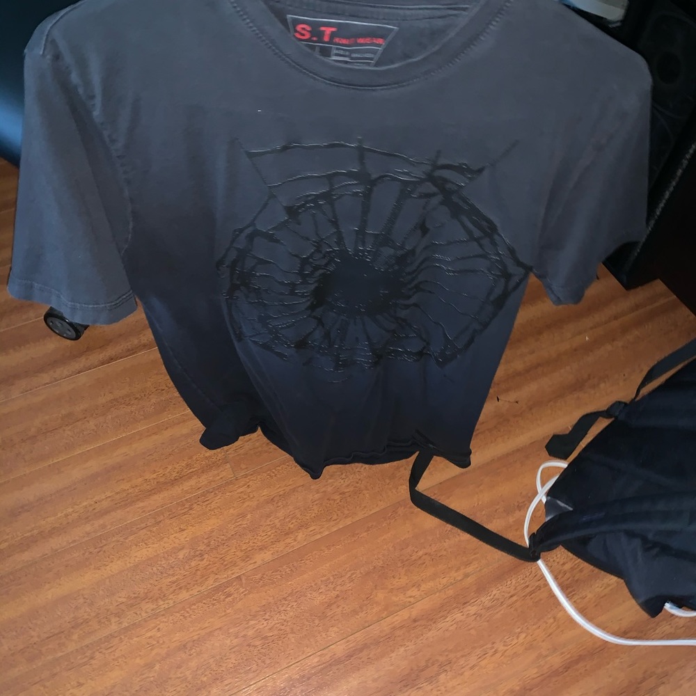 Tee shirt